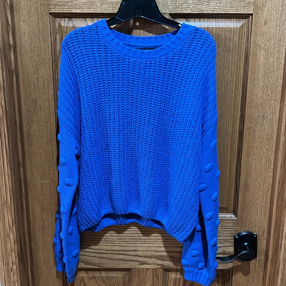 moon & madison Textured Knit Blue Sweater. Size L